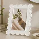 Resin with Decorative Scalloped Edge Picture Frame