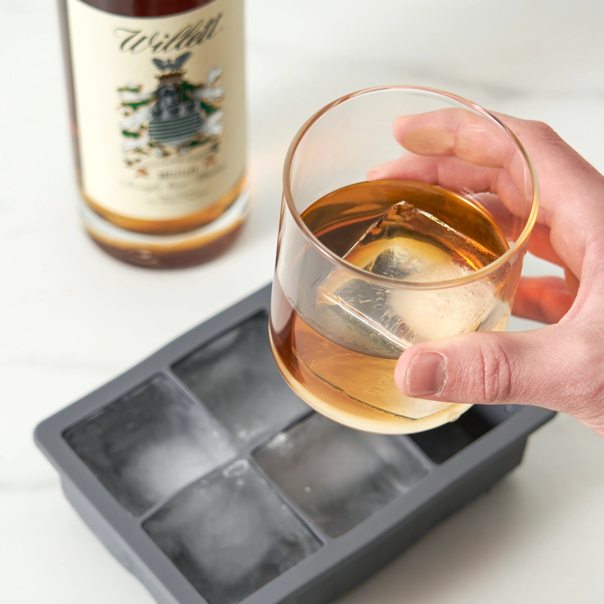 Whiskey Ice Cube Tray With Lid – The Gift Pod Boutique